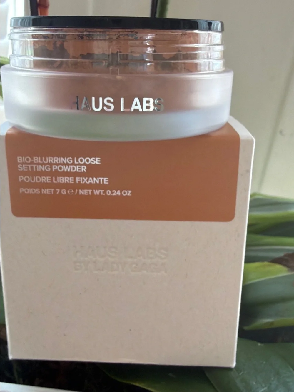 Haus Labs By Lady Gaga Bio-Blurring Loose Setting Powder, DEEP HONEY/ Cream Jar